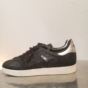 Like new ADIDAS GAZELLE BLACK/SILVER DOT SNEAKS 8.5